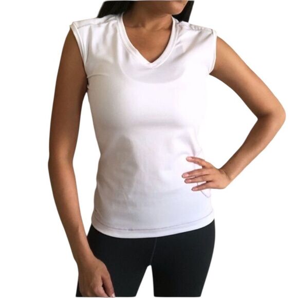 ALO Yoga Tops - ✨ALO White CoolFit V-Neck Yoga Tank✨